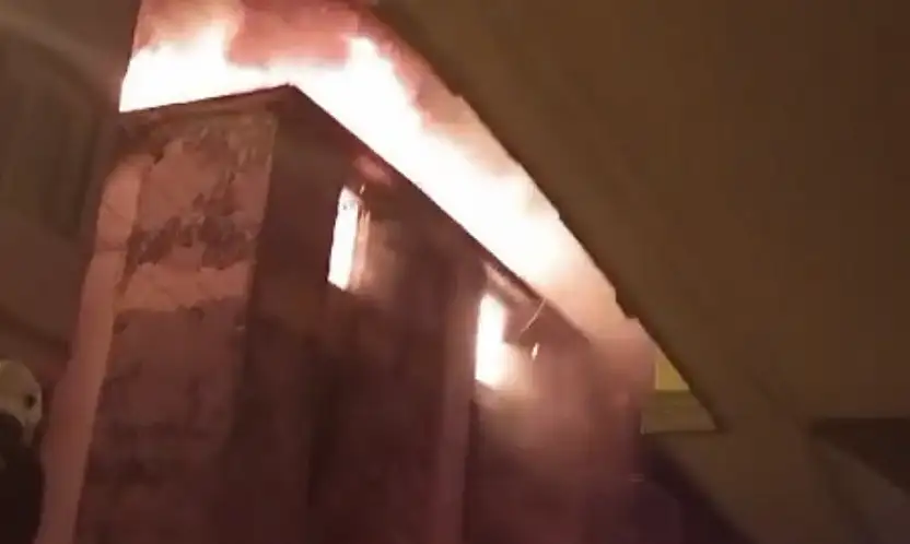 Gaziantep'te 4 katlı bina alevlere teslim oldu