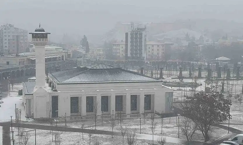 Gaziantep'te beklenen kar yağışı etkisini göstermeye başladı