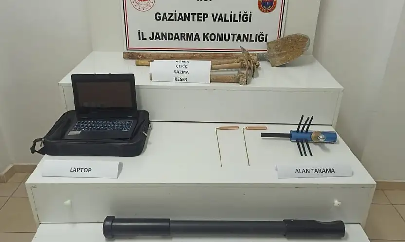 Gaziantep'te define bulmak amacıyla kaçak kazı yapan 9 şahıs suçüstü yakalandı