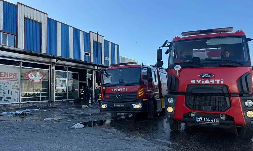 Gaziantep'te hırdavat malzemeleri satan iş yerinde yangın