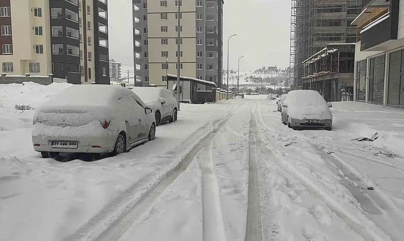 Gaziantep'te kar yağışı devam ediyor