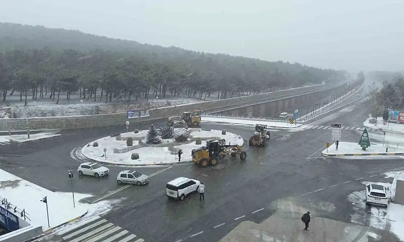 Gaziantep'te karla mücadele çalışmaları aralıksız devam ediyor