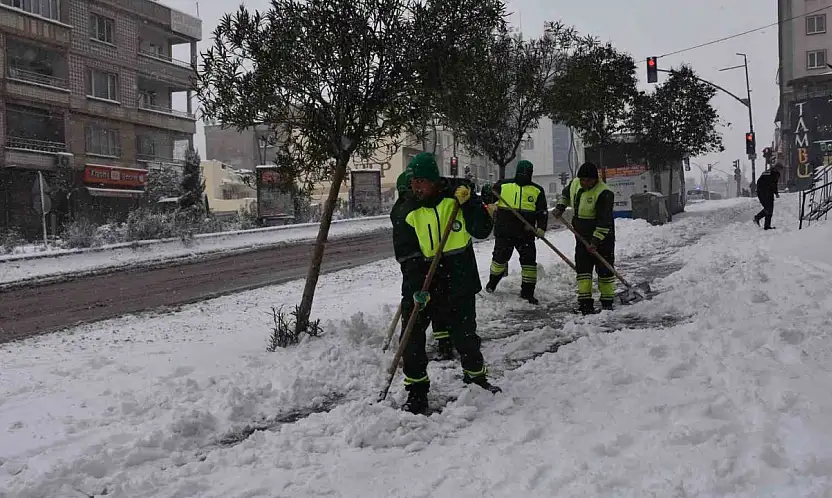 Gaziantep'te karla yoğun mücadele