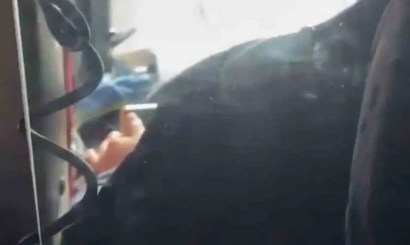 Gaziantep'te otobüs şoförü direksiyon başında video izlerken görüntülendi