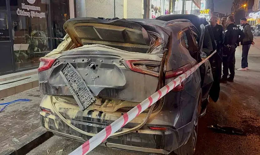 Gaziantep'te park halindeki otomobilde bulunan mutfak tüpü patladı: 1 yaralı