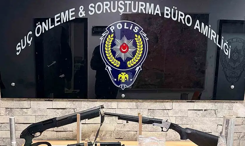 Gaziantep'te ruhsatsız 2 tüfek ile 8 tabanca ele geçirildi: 5 gözaltı