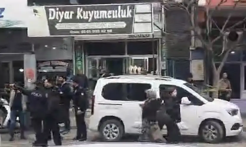 Gaziantep'te silahlı, maskeli ve biber gazlı kuyumcu soygunu: 1 kilo altın çalan 2 soyguncu yakalandı