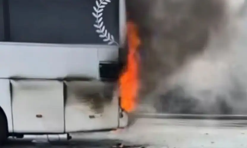 Gaziantep'te yolcu otobüsünde çıkan yangını itfaiye söndürdü