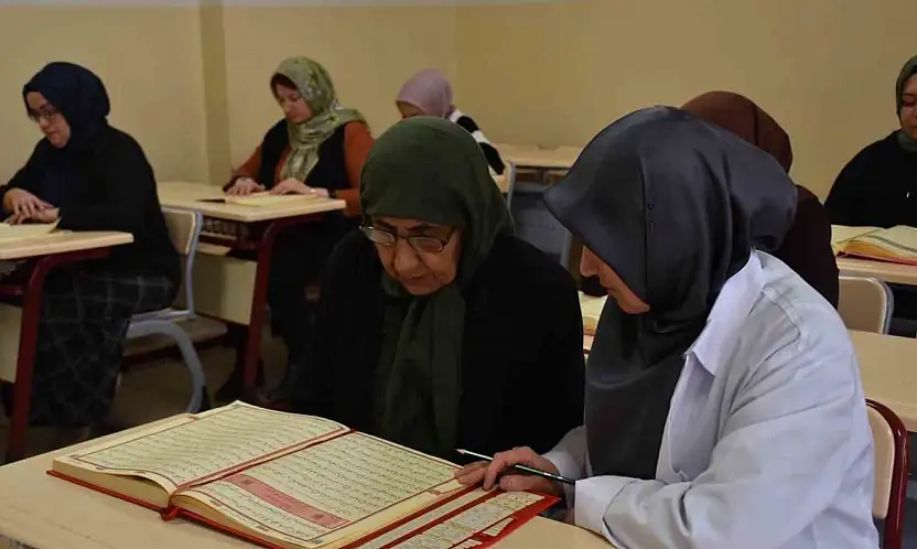 Hece hece başladı, 70'inden sonra Kur'an-ı Kerim'i öğrendi