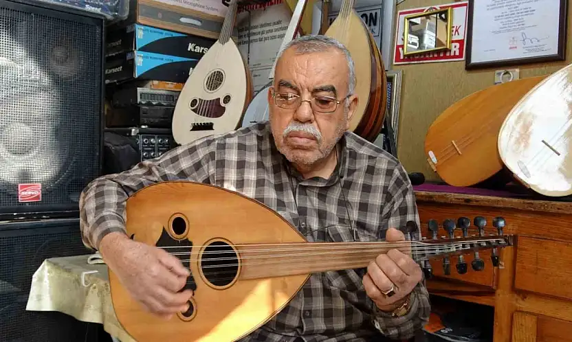 Hediye bağlama ile başlayan müzik tutkusu 61 yıldır sürüyor