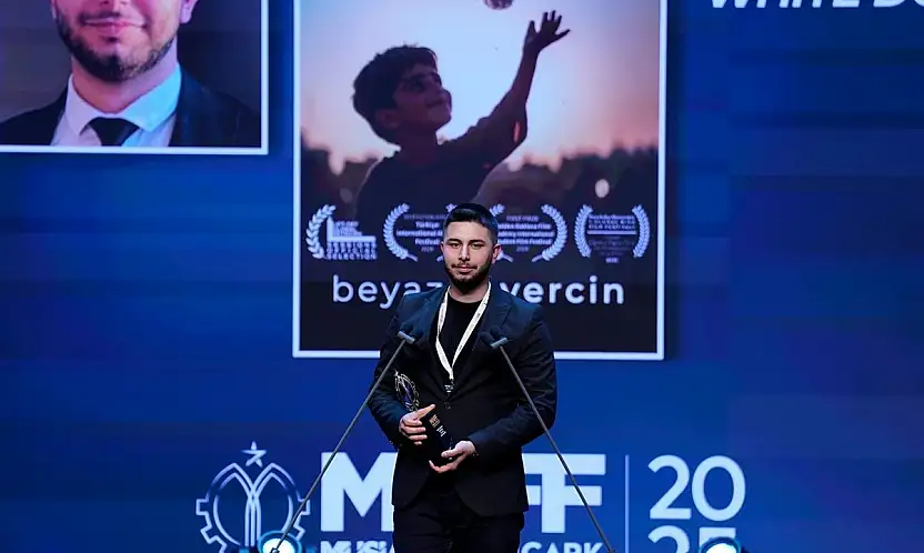 HKÜ mezunu ve yüksek lisans öğrencisi Berkay Ellek'in Yapay Zeka ile Ürettiği 'Sultan'ın Taşı' filmi Berlin'de Türkiye'yi temsil edecek