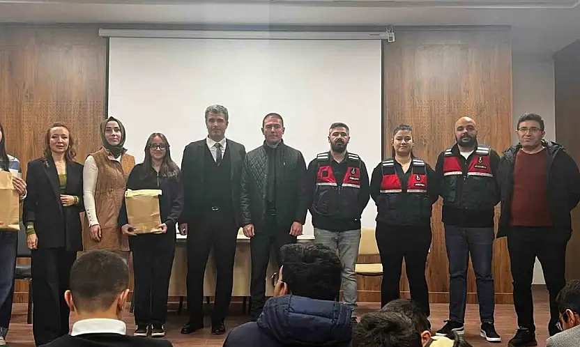 Jandarmadan öğrencilere sosyal medya güvenlik eğitimi