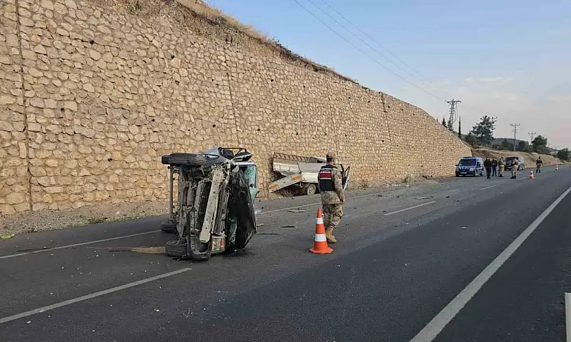 Kamyonet hafif ticari araca arkadan çarptı: 4 kişi yaralandı