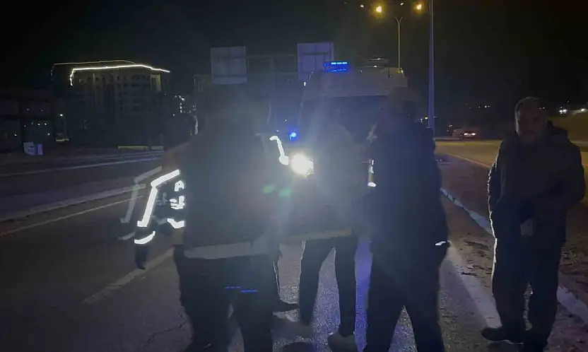 Karşıya geçmek isterken otomobilin çarptığı kadın ağır yaralandı