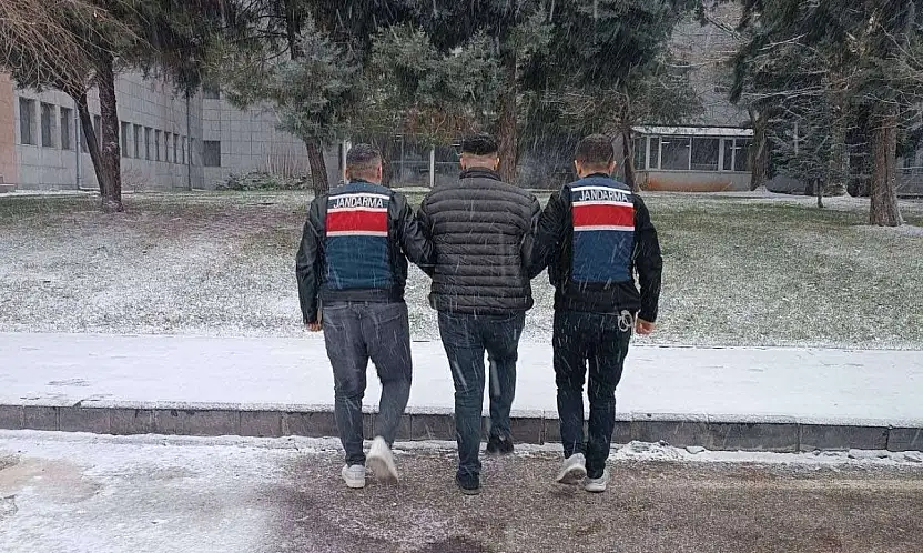 Kesinleşmiş 10'ar yıl cezayla aranan 2 şahıs yakalandı