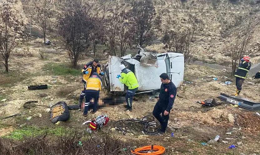 Kontrolden çıkarak şarampole uçan otomobilin sürücüsü hayatını kaybetti