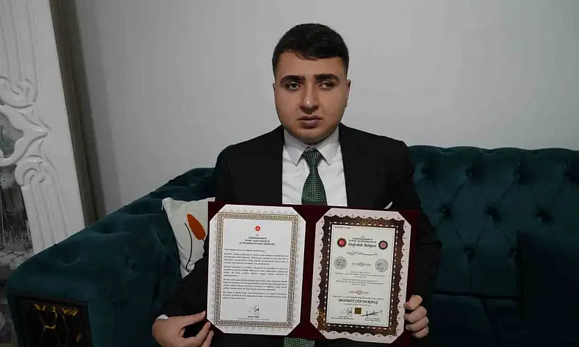 Kur'an-ı Kerim aşkı, görmeyen gözü oldu 1 yılda hafız oldu