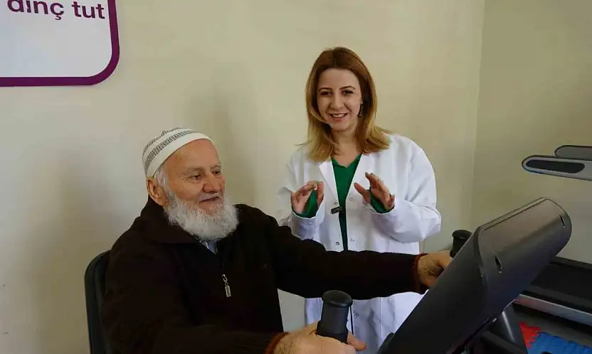 Moral Evi'nin renkli kişiliği çevresine neşe saçıyor