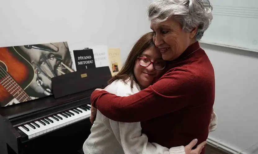 Osmaniye'deki otobüs kazasında ağır yaralanan Ayşegül Bayrak 60 günlük yaşam savaşını kaybetti