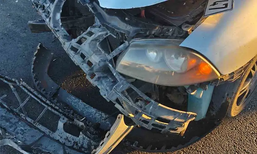 Otomobil ile kamyonet çarpıştı: 5 yaralı