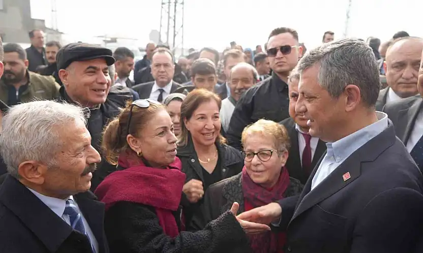 Özgür Özel Nurdağı'nda depremzedelerle bir araya geldi