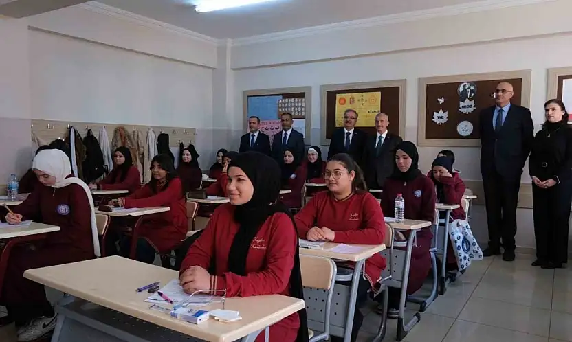 Şahinbey'de umre ödüllü kitap okuma yarışmasının 8'incisi düzenlendi