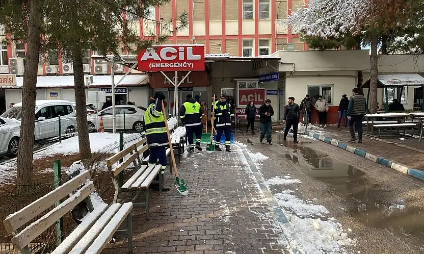 Şehitkamil'de kar ve buzlanmaya karşı kesintisiz mücadele