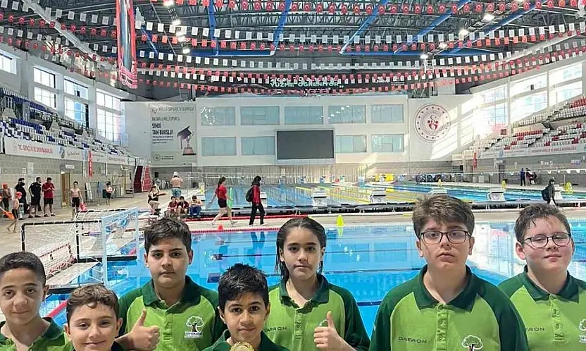 Şehitkamil'in genç sporcularından çifte şampiyonluk gururu