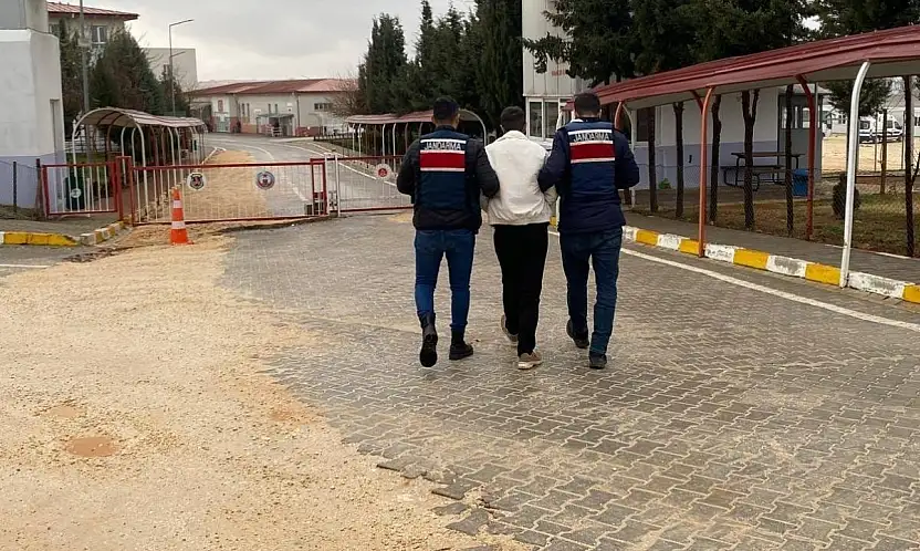 Silahlı yağma ve uyuşturucu ticaretinden 13 yıl cezayla aranan şahıs yakalandı