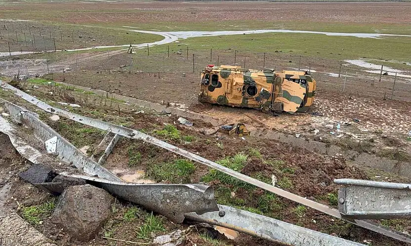 TAG Otoyolu'nda kontrolden çıkan askeri araç devrildi: 10 asker yaralandı