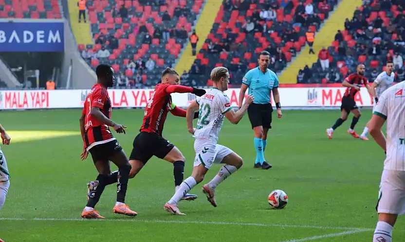 Trendyol Süper Lig: Gaziantep FK: 1 - Konyaspor: 0 (İlk yarı)