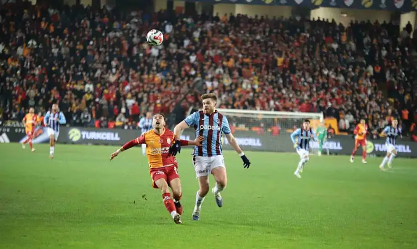 Turkcell Süper Kupa: Galatasaray: 2 - Trabzonspor: 0 (İlk yarı)