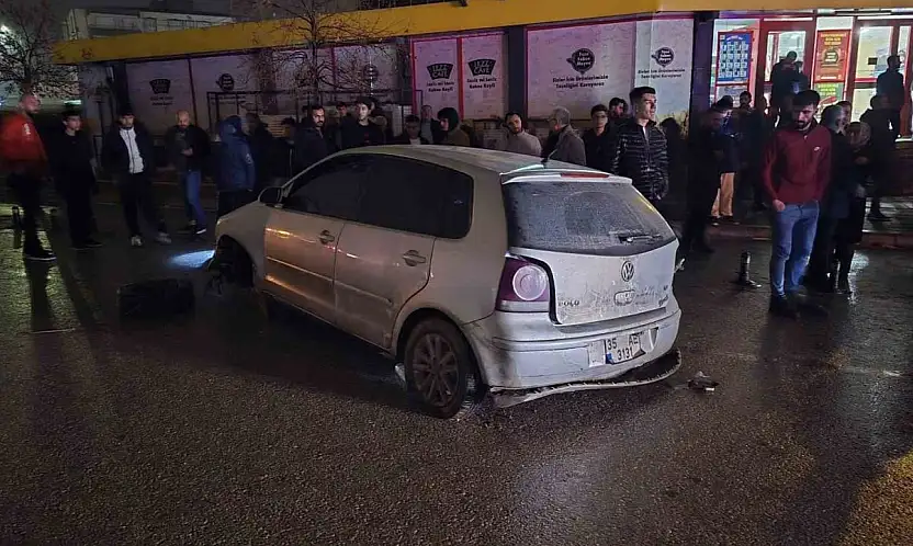 Yağış sonrası çöken yol kazaya neden oldu: 3 yaralı