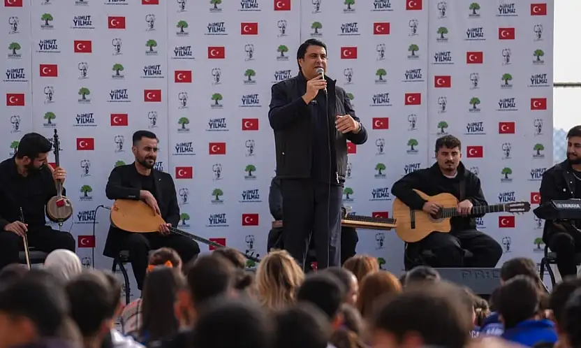 Yılmaz, lise ve üniversite öğrencileri ile buluştu